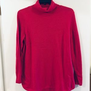 Comfy turtleneck sweater. Ribbed sleeves and smooth front and back.